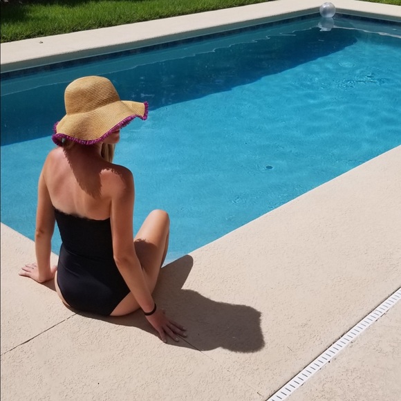 Meet your Posher, Haley - Picture 2 of 3